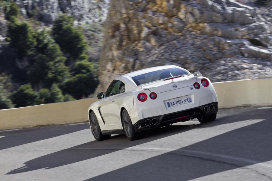  Nissan GT-R 2011 года  (фото 21 из 87)